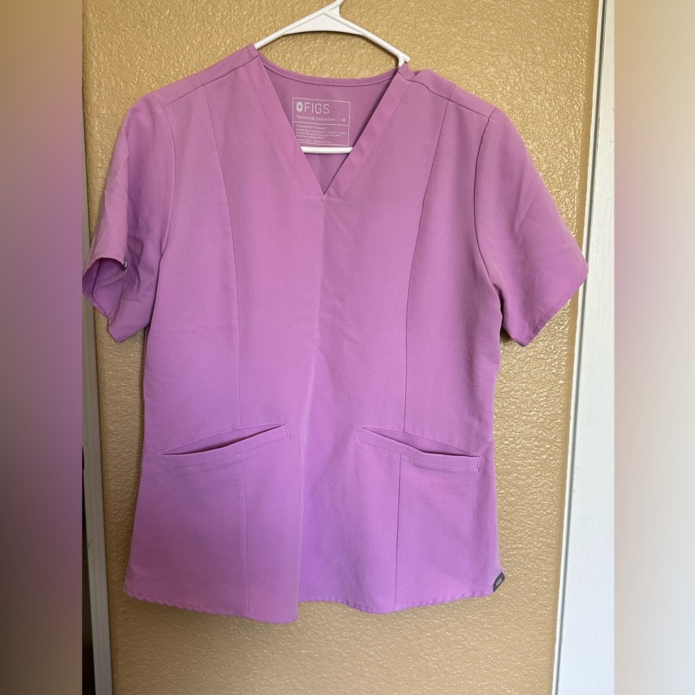 Figs one pocket scrub top.